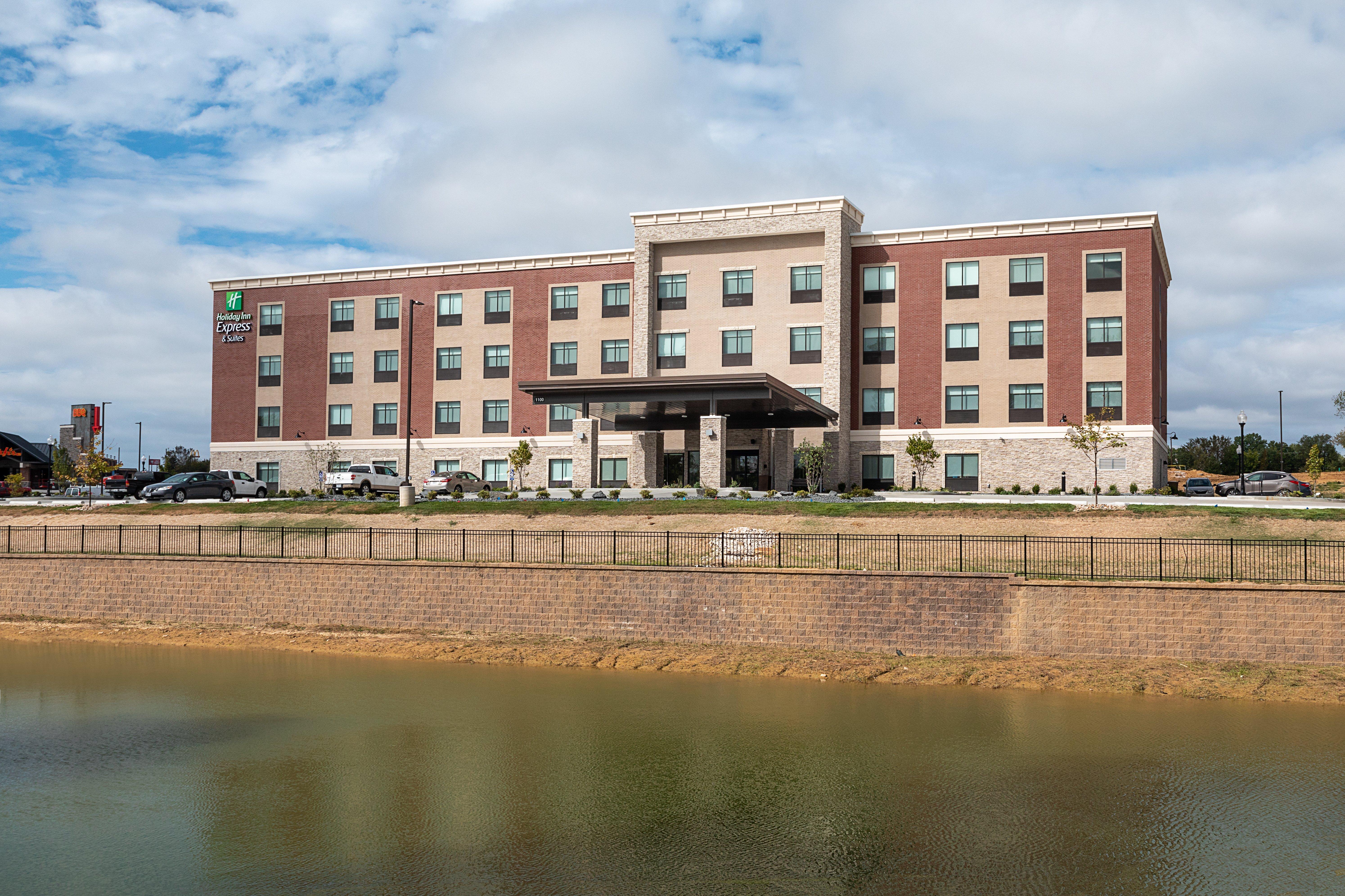 Holiday Inn Express & Suites - Wentzville St Louis West By Ihg Bagian luar foto